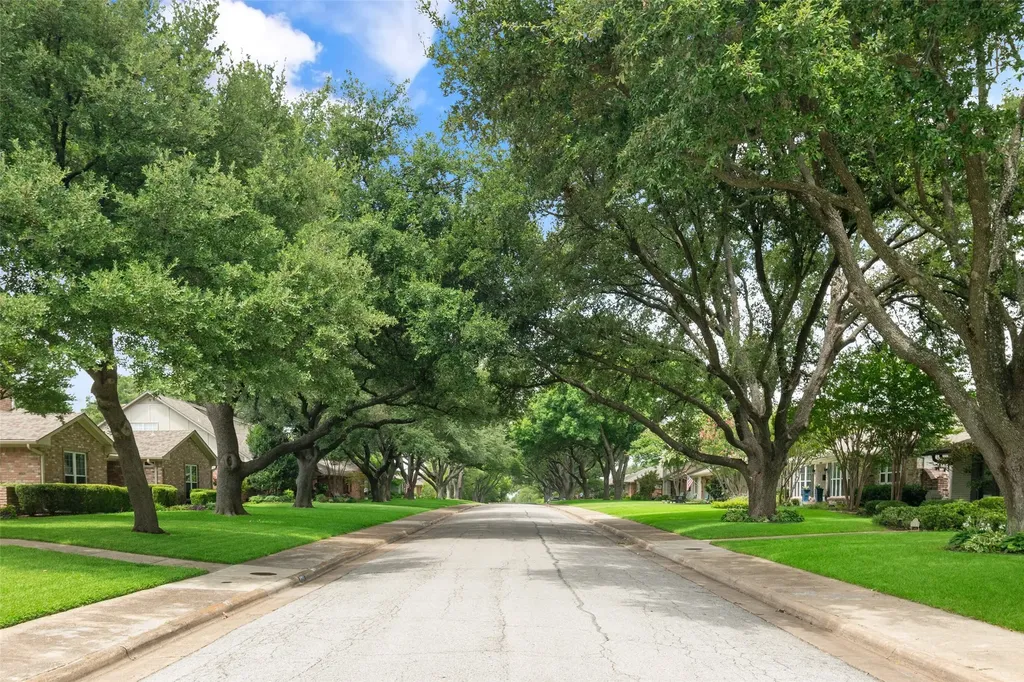 9329 Seagrove Drive Dallas TX 75243