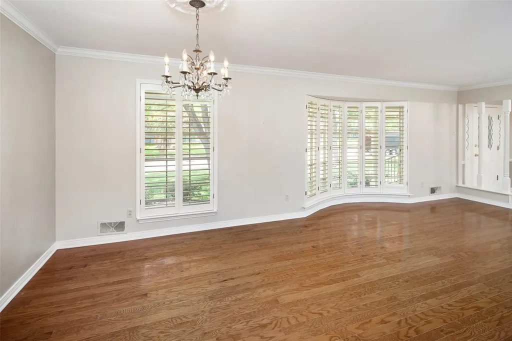 9329 Seagrove Drive Dallas TX 75243