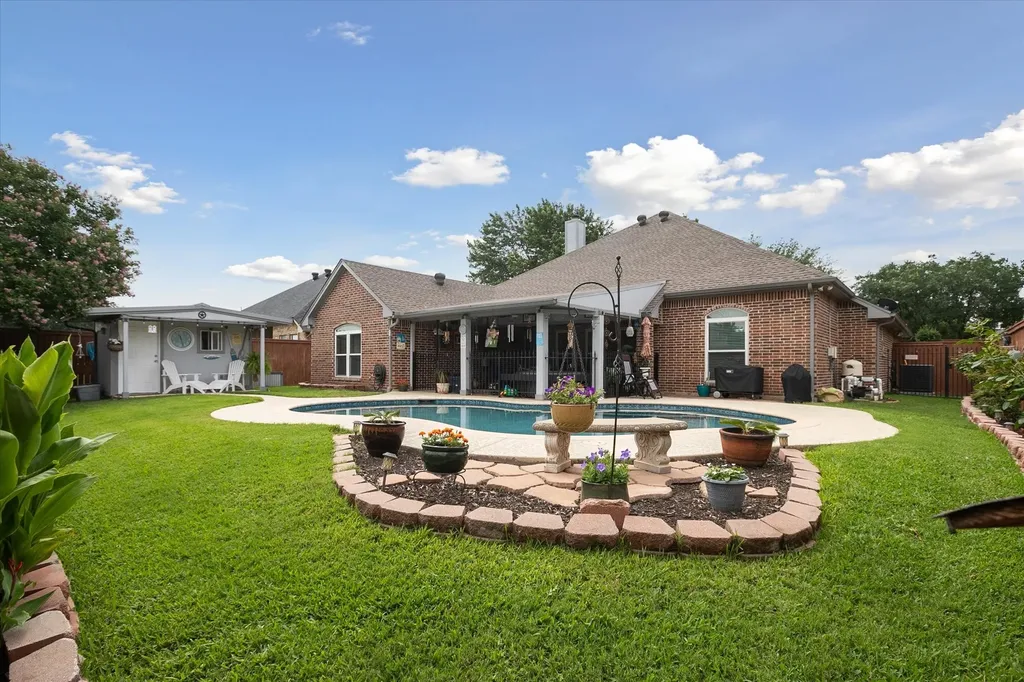 568 Willowview Drive Saginaw TX 76179