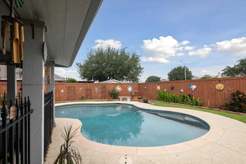 568 Willowview Drive Saginaw TX 76179