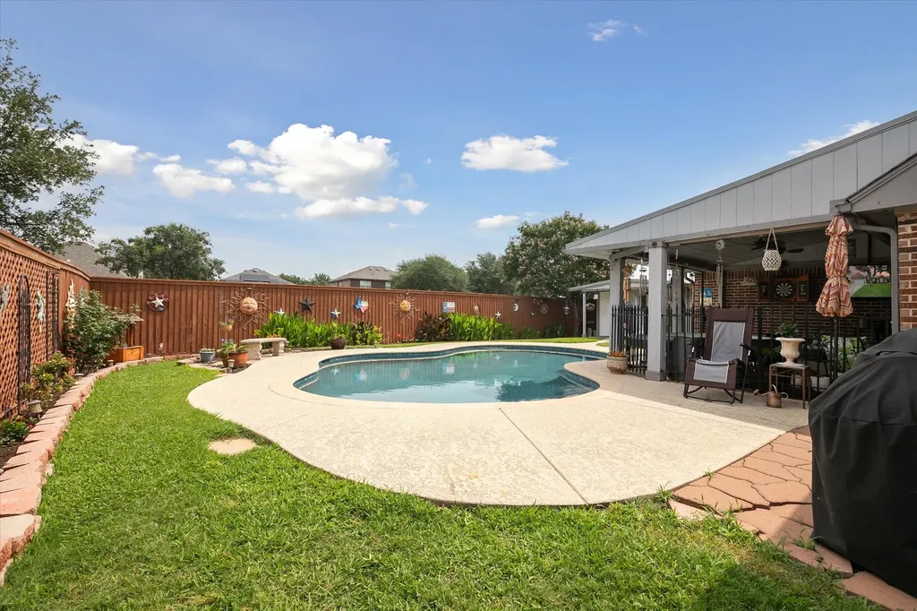 568 Willowview Drive Saginaw TX 76179