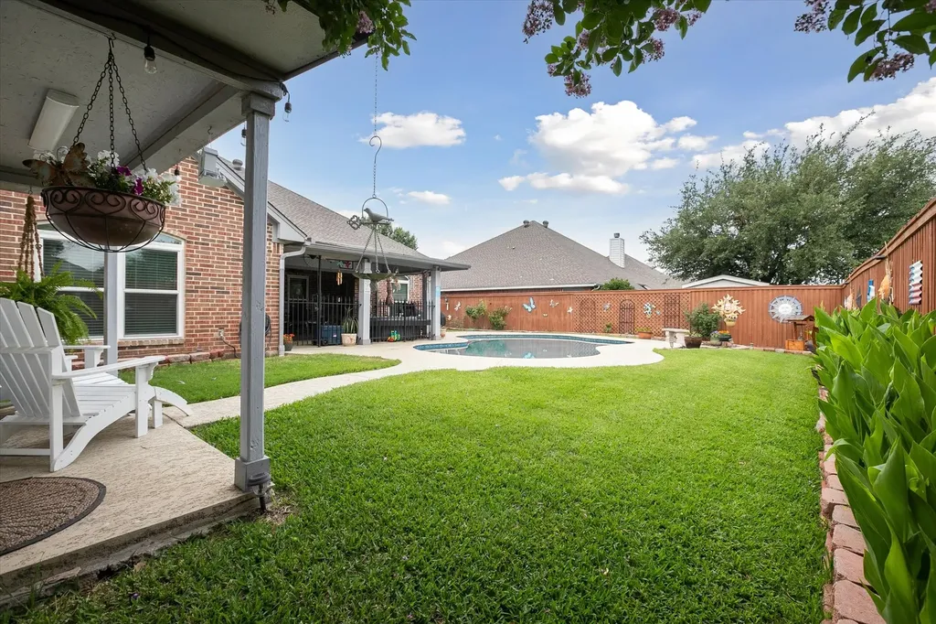 568 Willowview Drive Saginaw TX 76179