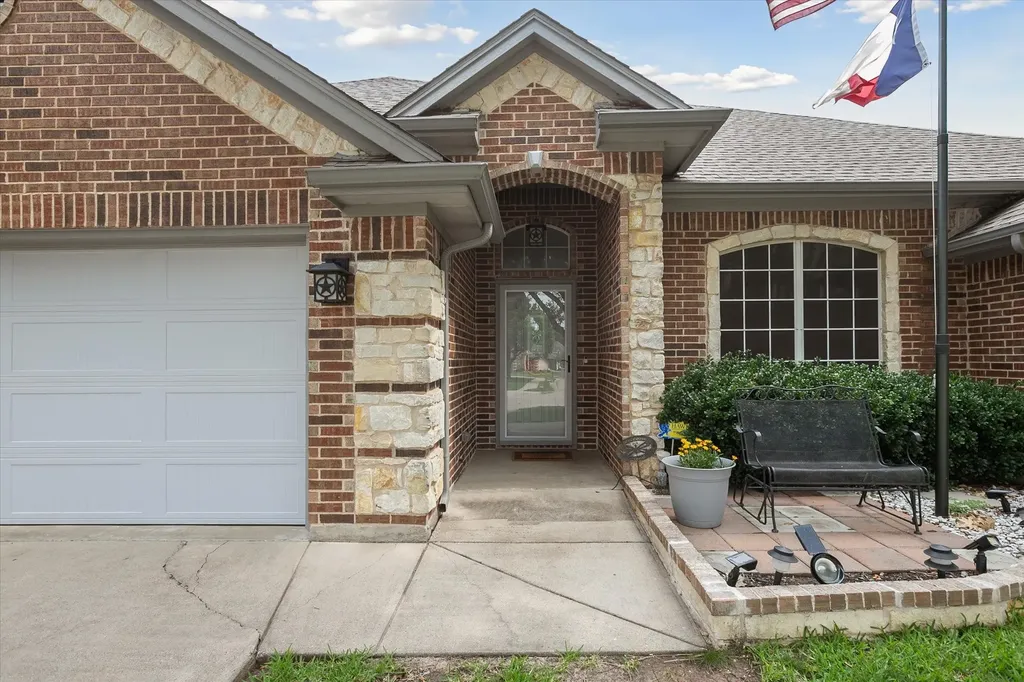 568 Willowview Drive Saginaw TX 76179