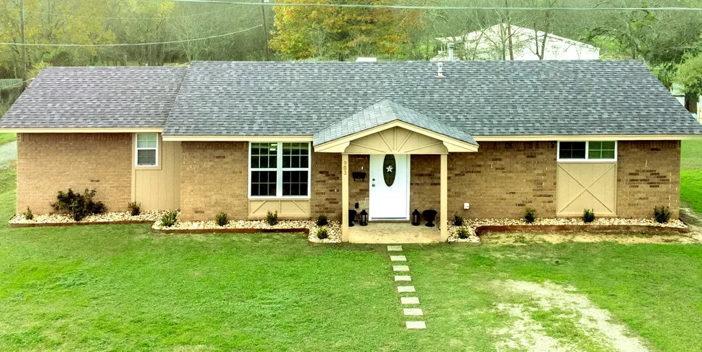 903 N Kaufman Mexia TX 76667