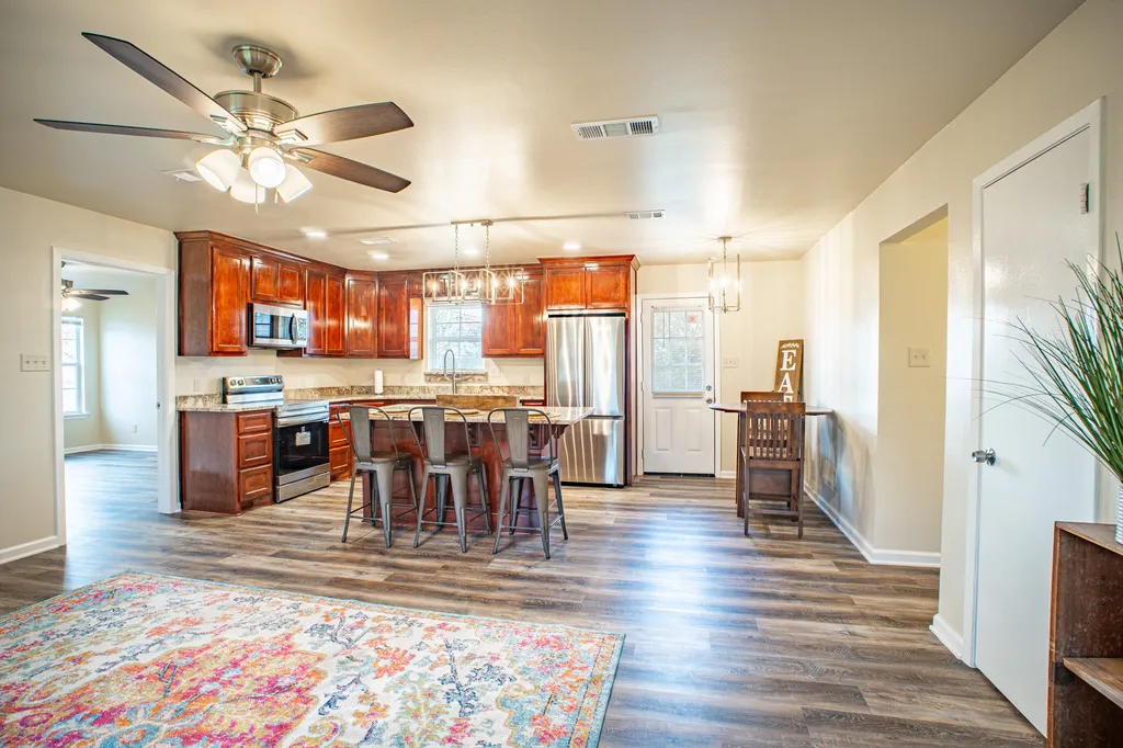 903 N Kaufman Mexia TX 76667