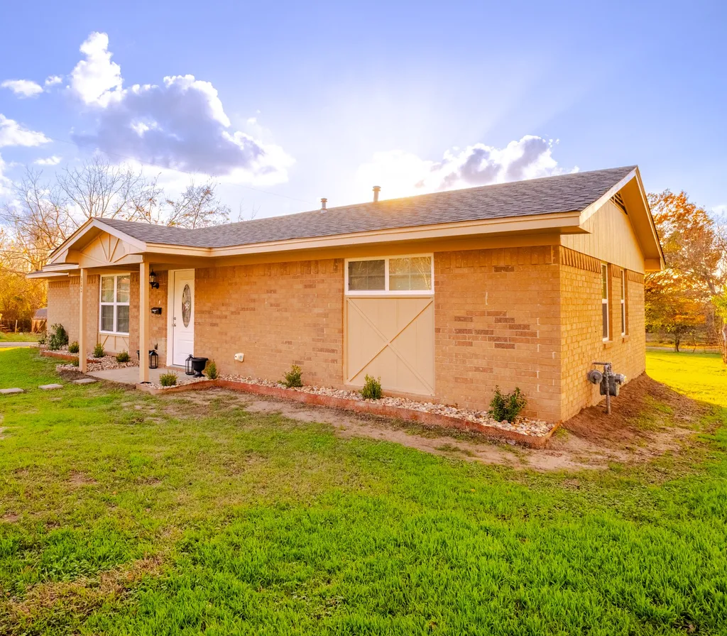 903 N Kaufman Mexia TX 76667
