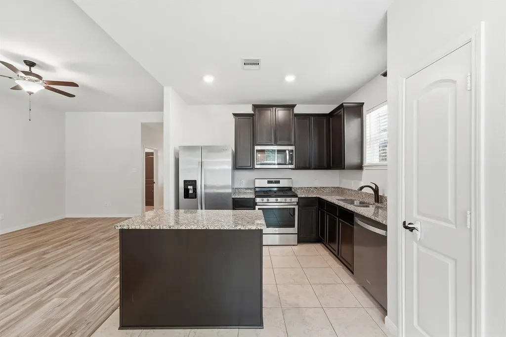 7707 Boulder Sunstone Lane Conroe TX 77304