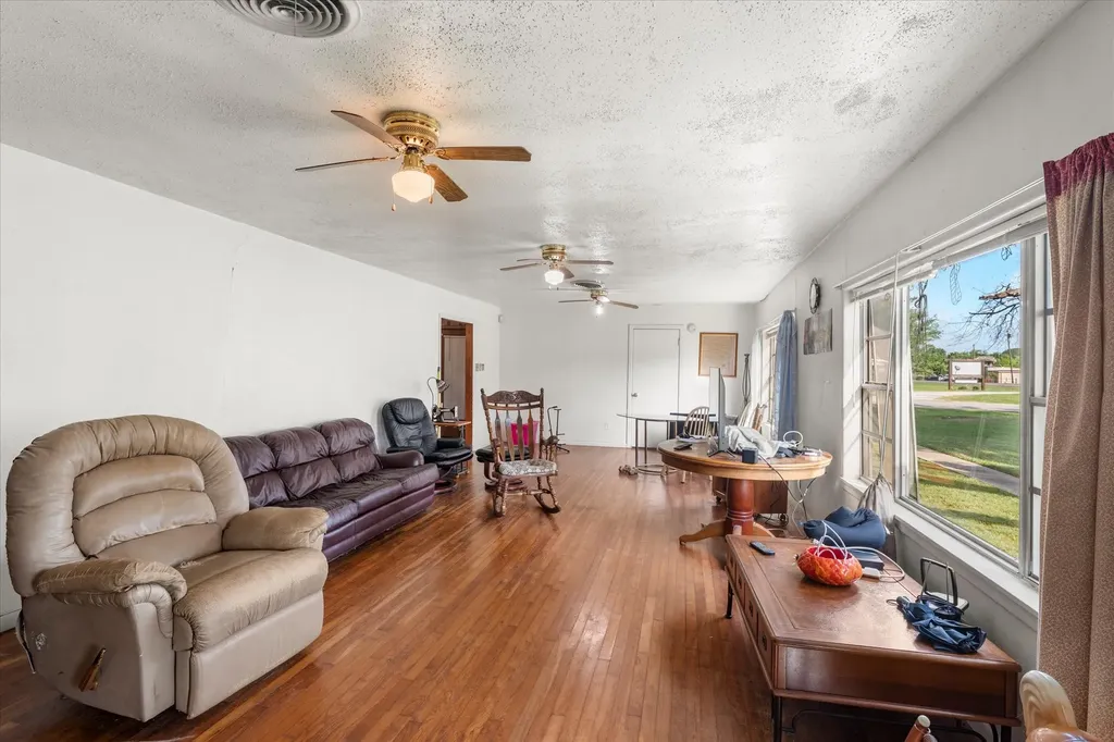 101 SE County Road 2240 Corsicana TX 75109