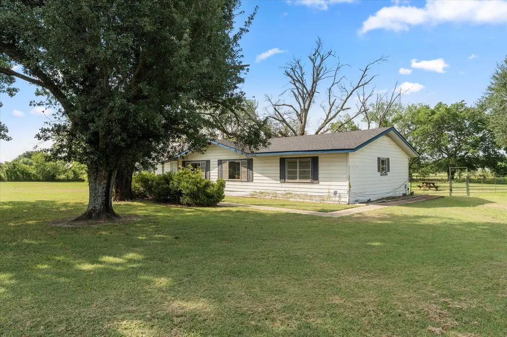 101 SE County Road 2240 Corsicana TX 75109