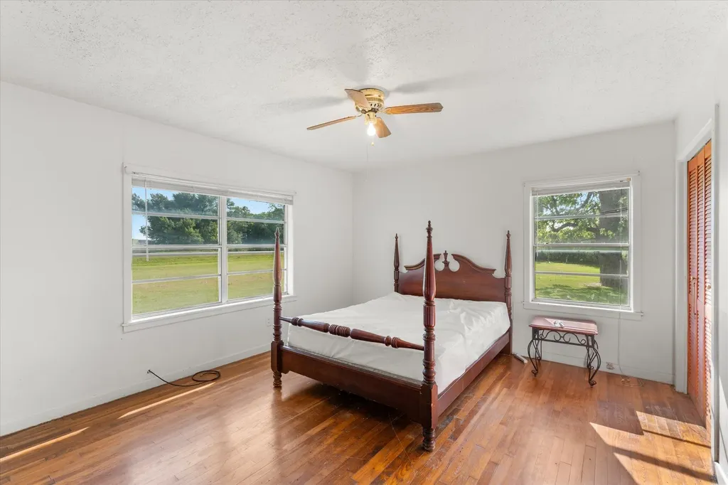 101 SE County Road 2240 Corsicana TX 75109