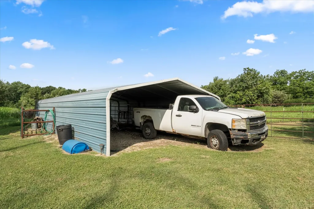 101 SE County Road 2240 Corsicana TX 75109