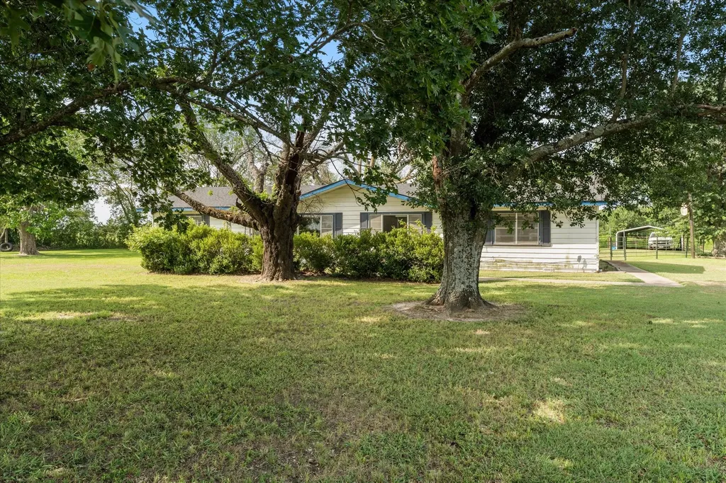 101 SE County Road 2240 Corsicana TX 75109