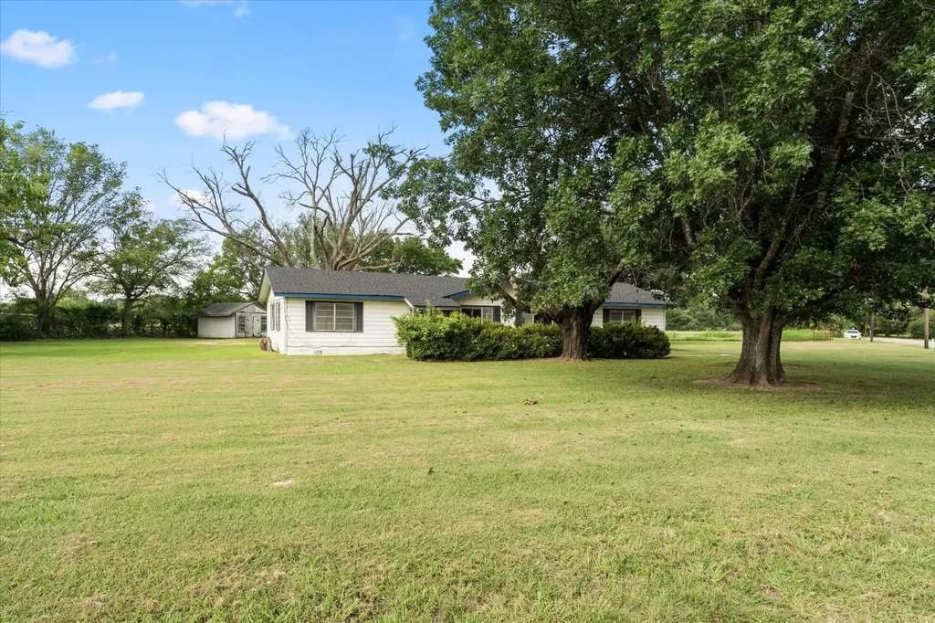 101 SE County Road 2240 Corsicana TX 75109