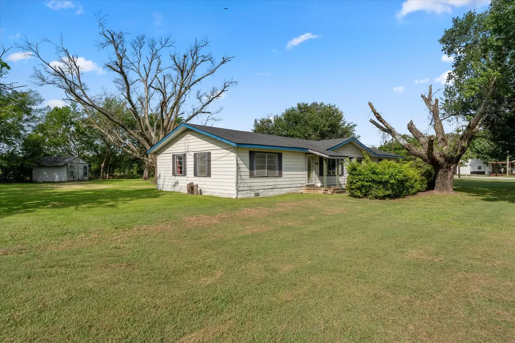 101 SE County Road 2240 Corsicana TX 75109