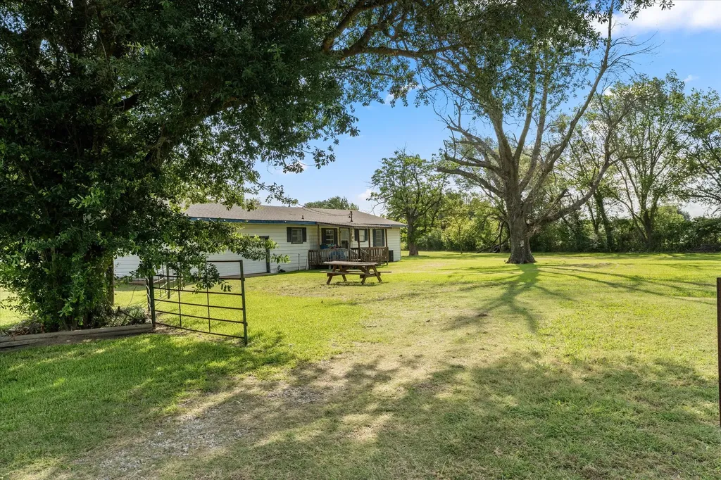 101 SE County Road 2240 Corsicana TX 75109