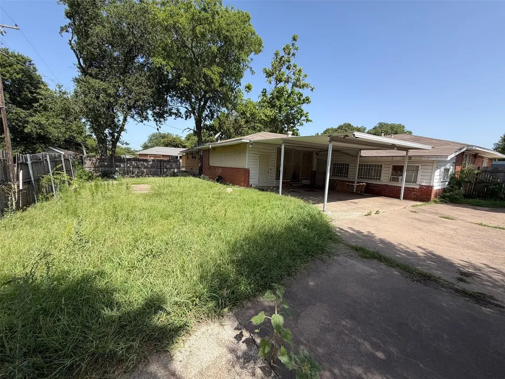 608 Donlee Road Lancaster TX 75134