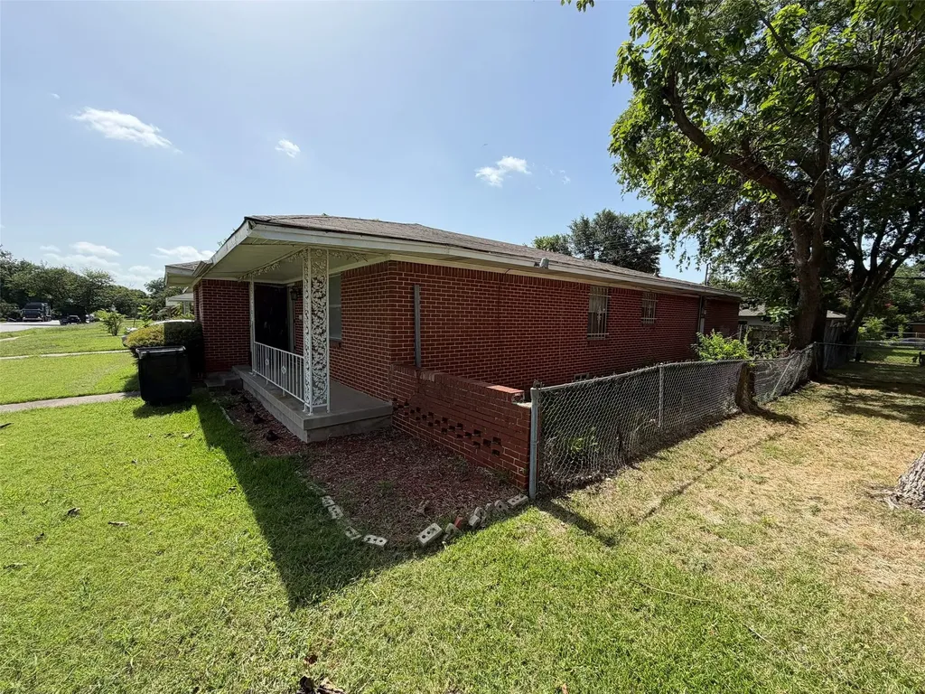 608 Donlee Road Lancaster TX 75134