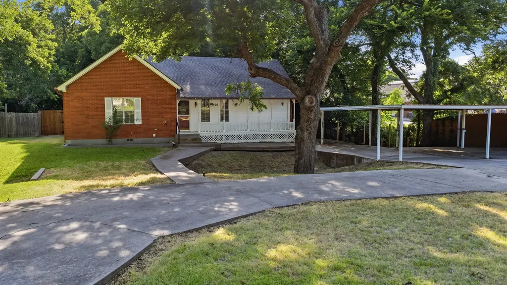 1406 S Elm Street Weatherford TX 76086