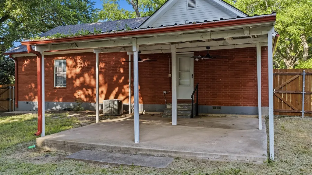 1406 S Elm Street Weatherford TX 76086