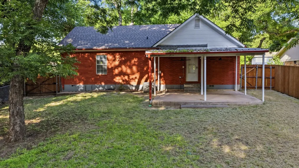 1406 S Elm Street Weatherford TX 76086