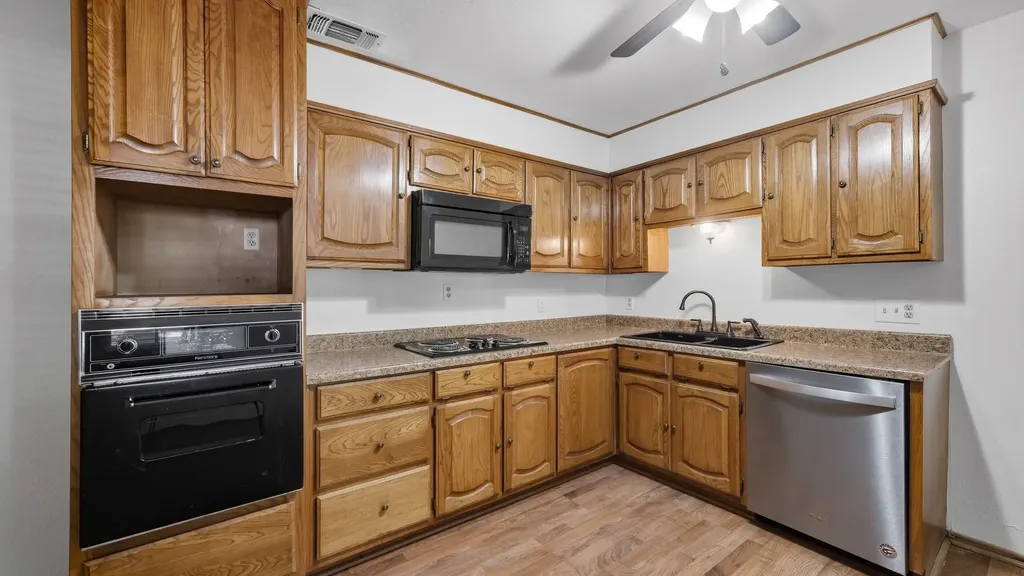 1406 S Elm Street Weatherford TX 76086