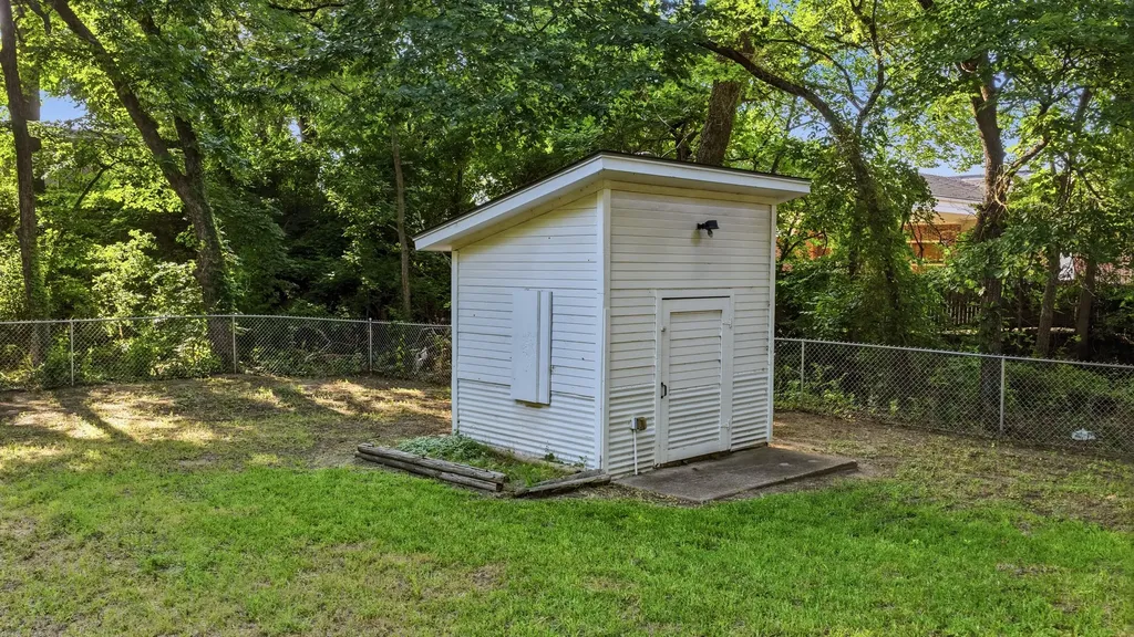 1406 S Elm Street Weatherford TX 76086