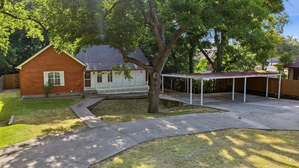 1406 S Elm Street Weatherford TX 76086
