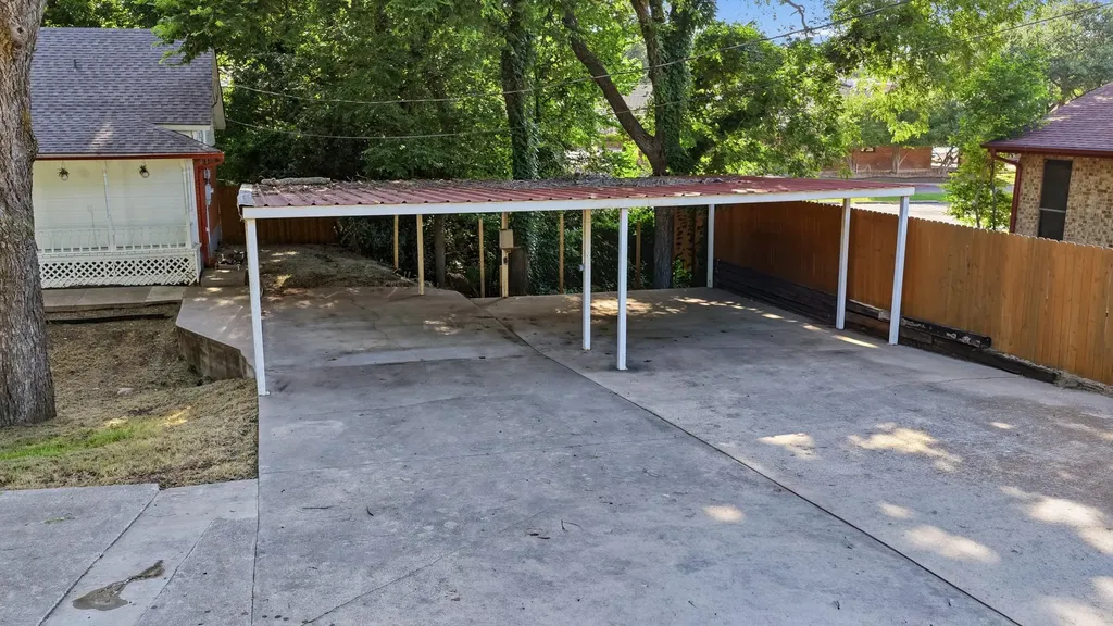 1406 S Elm Street Weatherford TX 76086