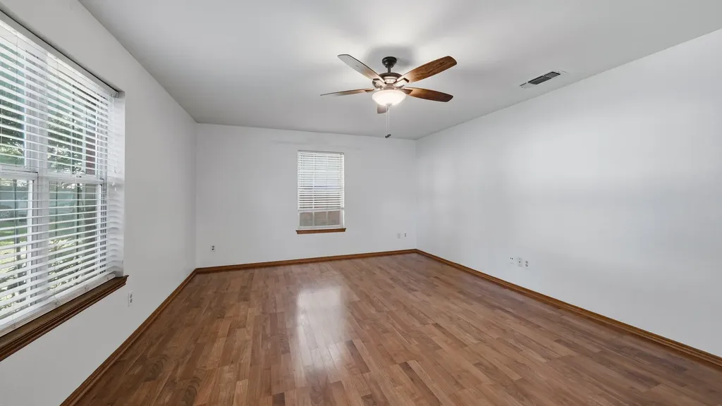 1406 S Elm Street Weatherford TX 76086