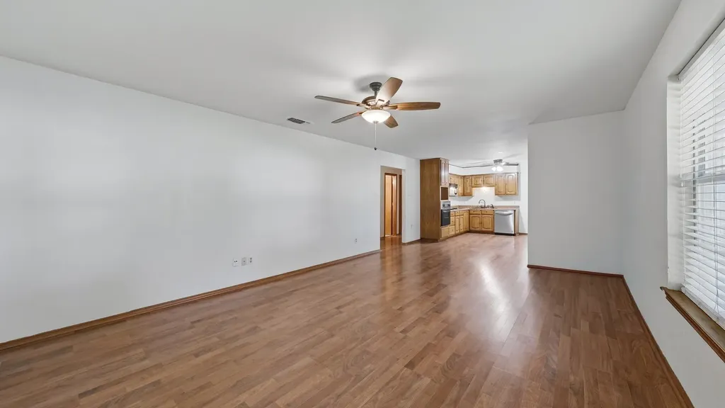 1406 S Elm Street Weatherford TX 76086
