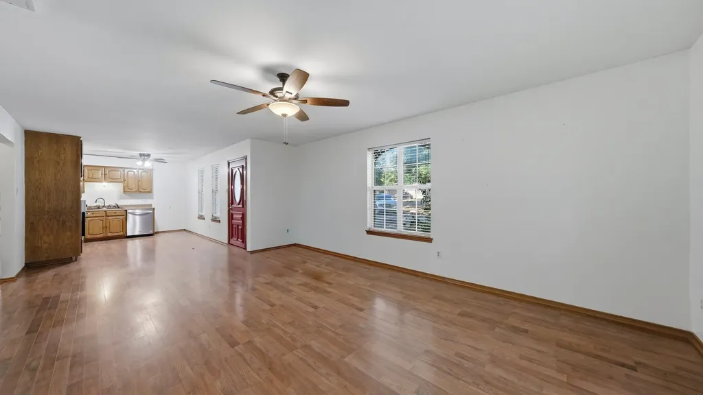 1406 S Elm Street Weatherford TX 76086