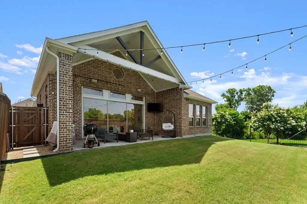 4705 Brockwell Drive Carrollton TX 75010