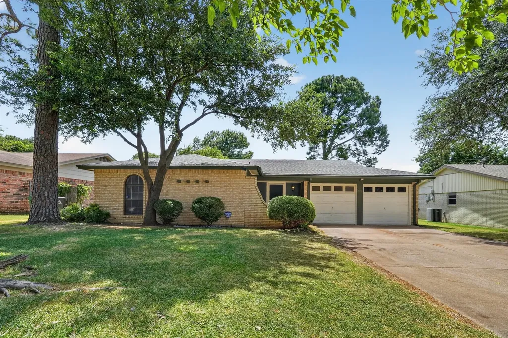 2512 Bent Tree Lane Arlington TX 76016