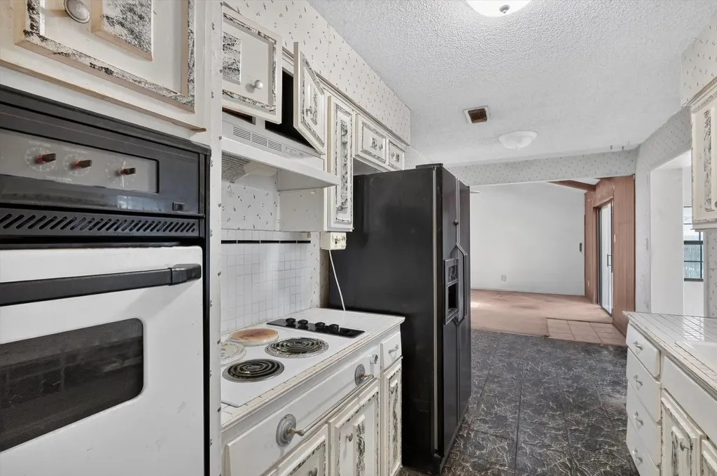 2512 Bent Tree Lane Arlington TX 76016