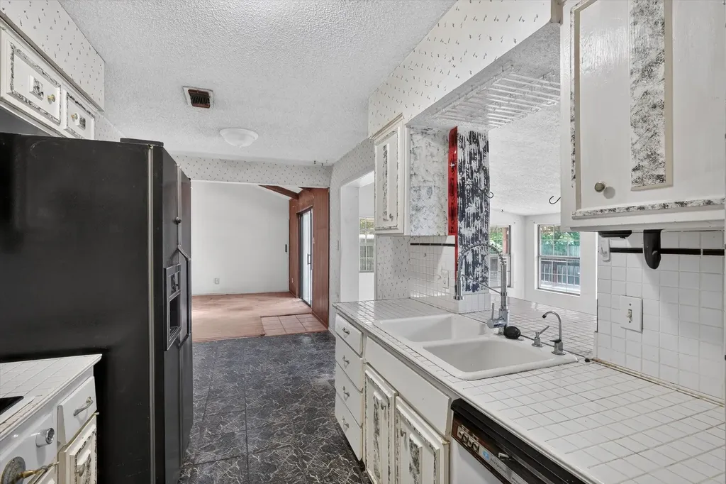 2512 Bent Tree Lane Arlington TX 76016