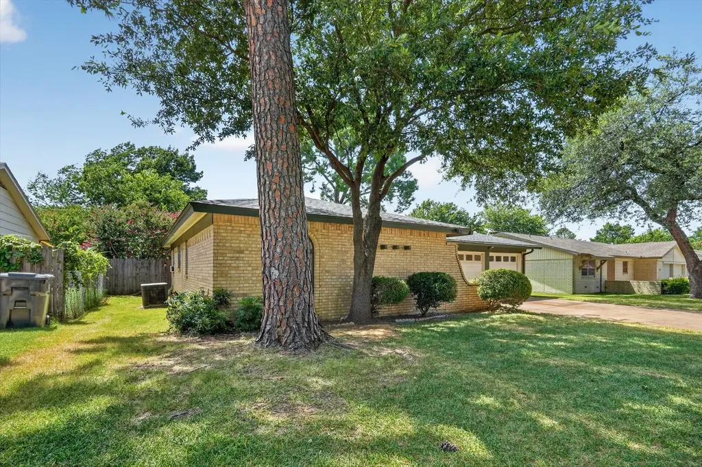 2512 Bent Tree Lane Arlington TX 76016