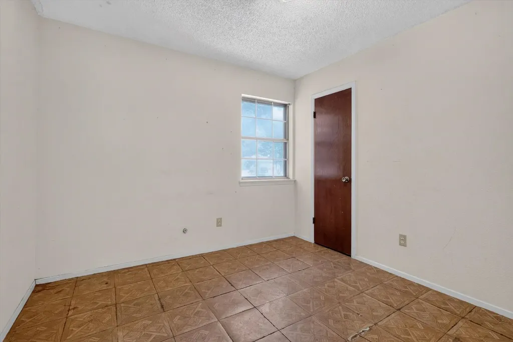 2512 Bent Tree Lane Arlington TX 76016