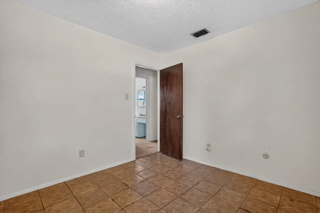 2512 Bent Tree Lane Arlington TX 76016