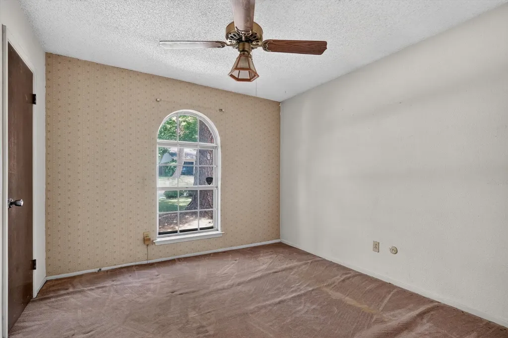 2512 Bent Tree Lane Arlington TX 76016