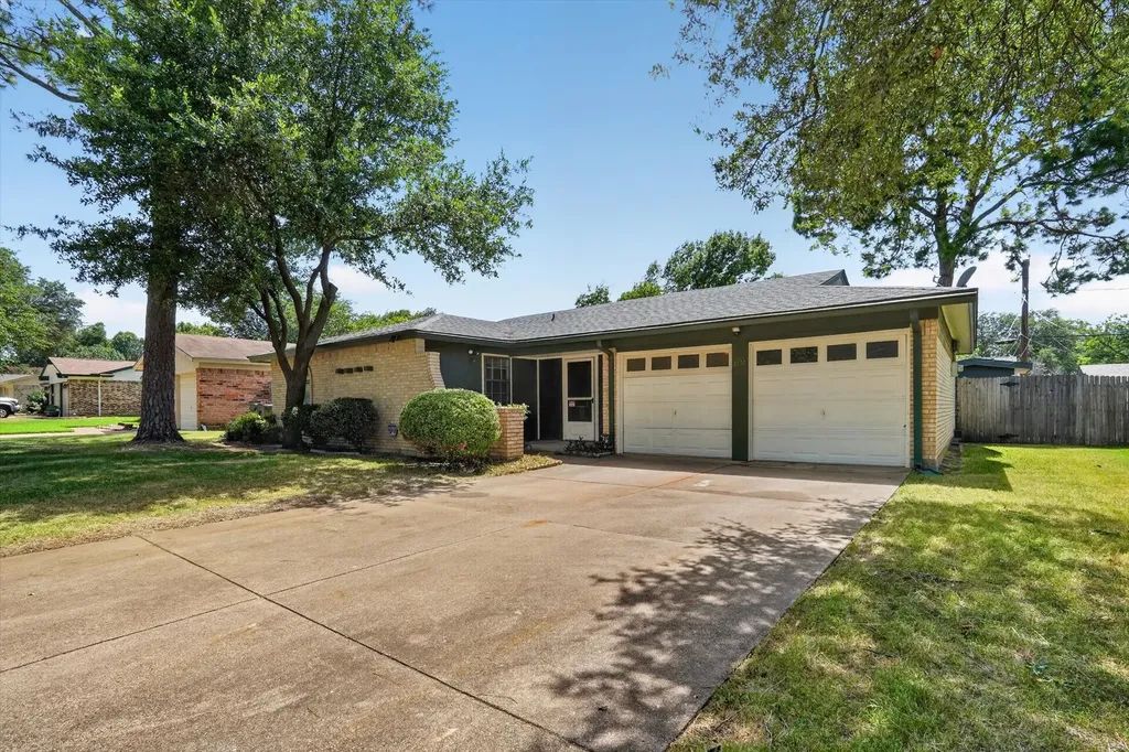 2512 Bent Tree Lane Arlington TX 76016