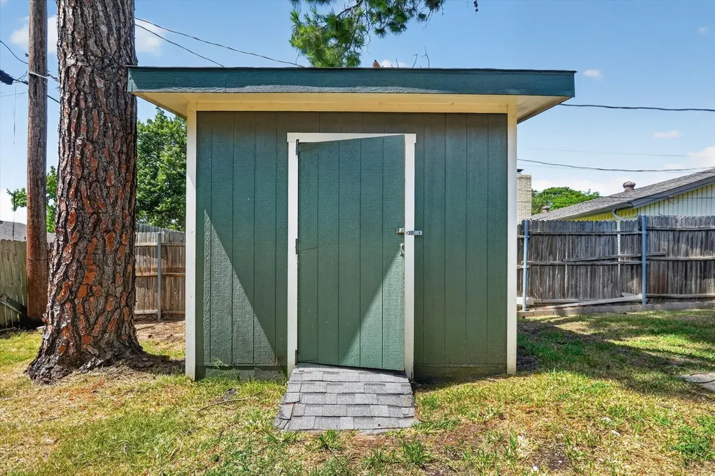 2512 Bent Tree Lane Arlington TX 76016