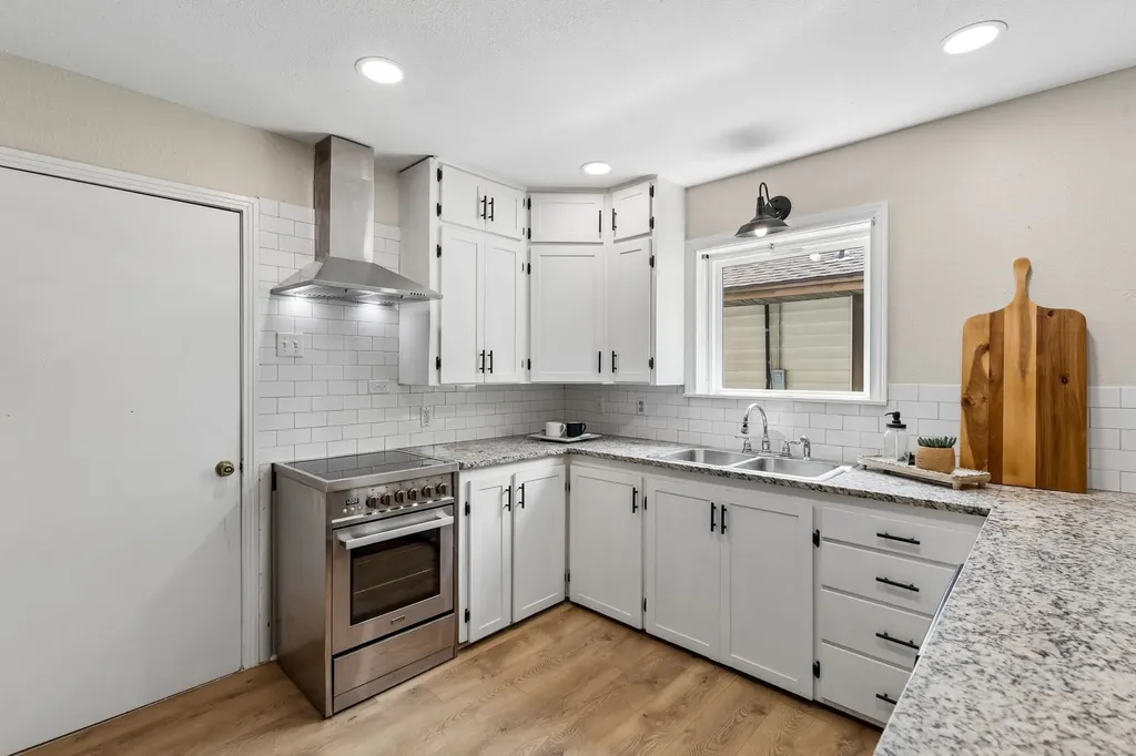 411 W Taylor Street Sherman TX 75092