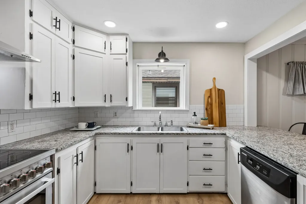 411 W Taylor Street Sherman TX 75092