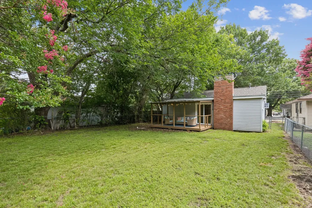 411 W Taylor Street Sherman TX 75092