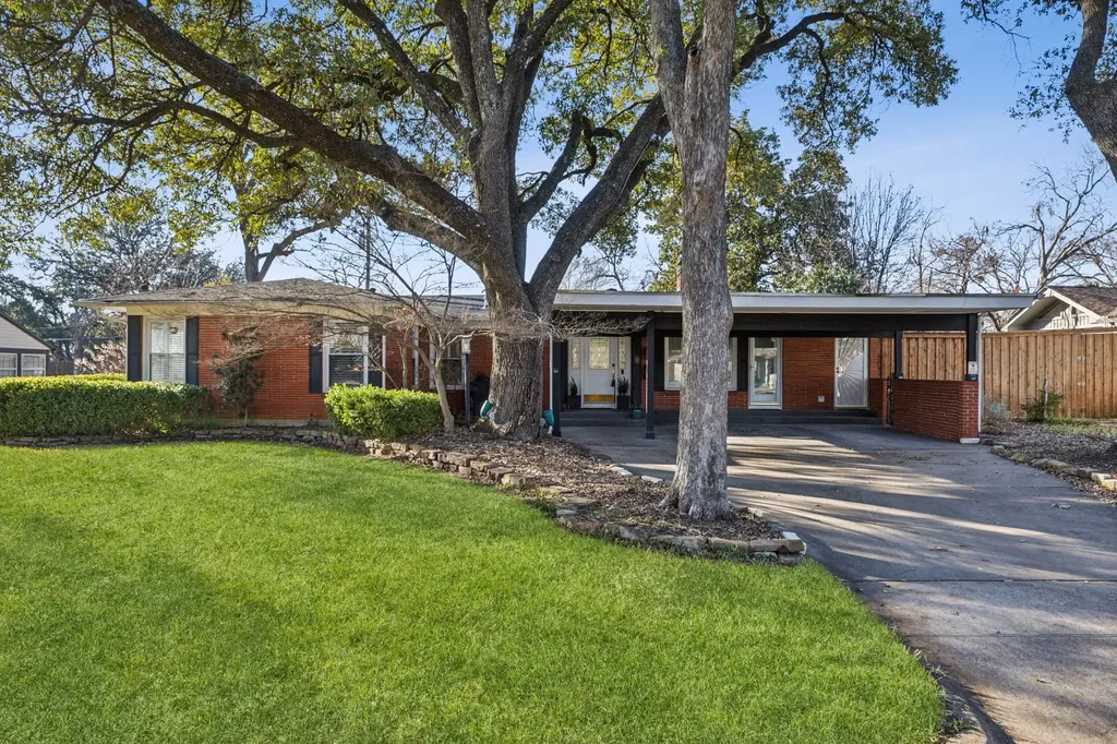 504 Monssen Drive Dallas TX 75224