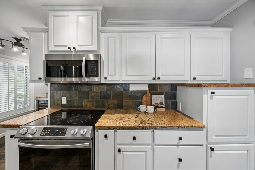504 Monssen Drive Dallas TX 75224