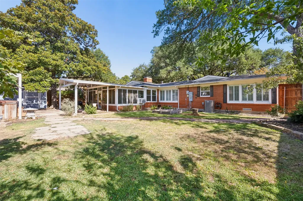 504 Monssen Drive Dallas TX 75224