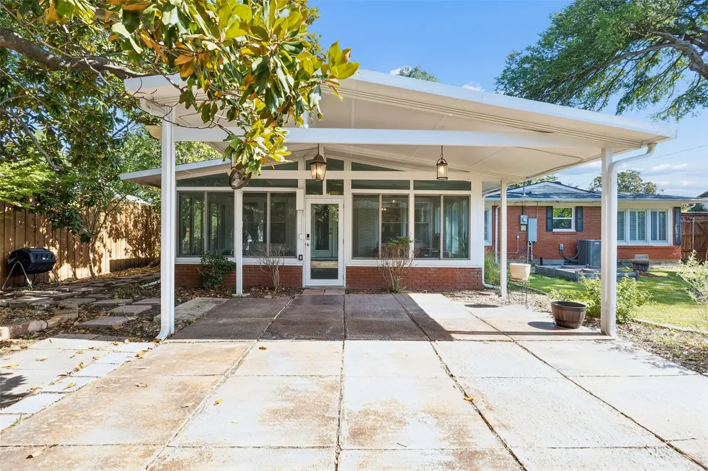 504 Monssen Drive Dallas TX 75224