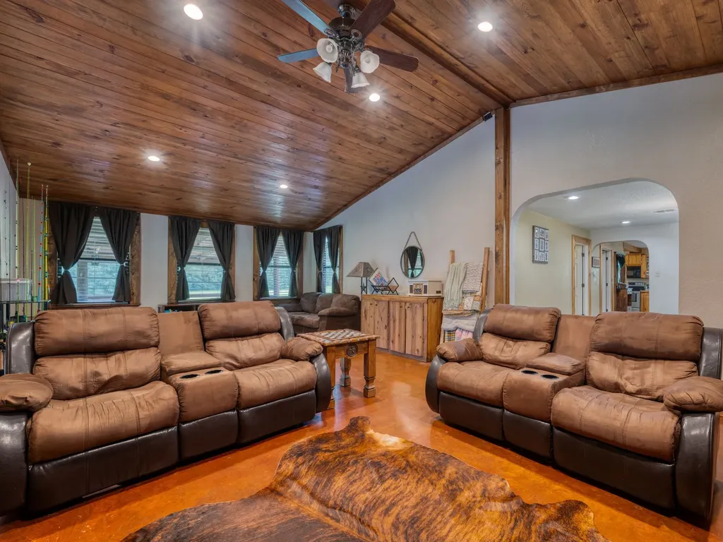 4240 County Road 2107 Rusk TX 75785