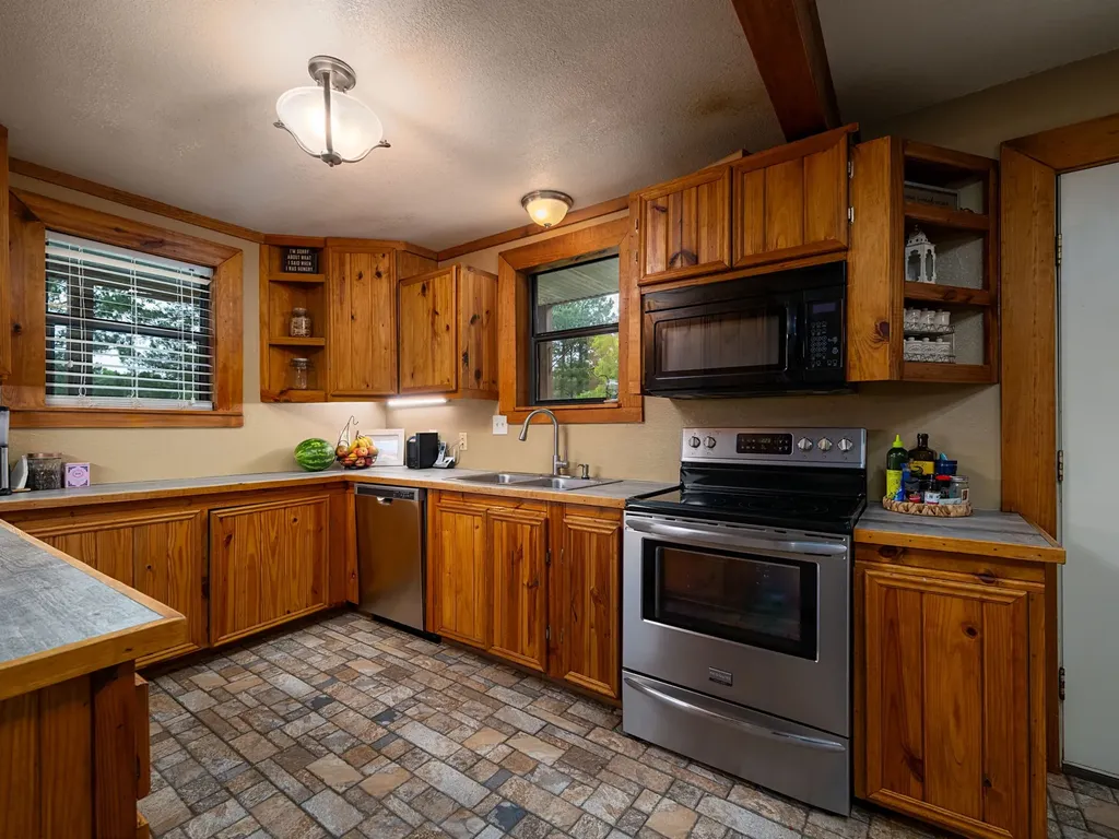 4240 County Road 2107 Rusk TX 75785